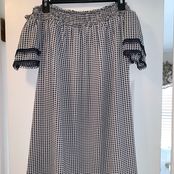 Dress - Picture 2 of 4